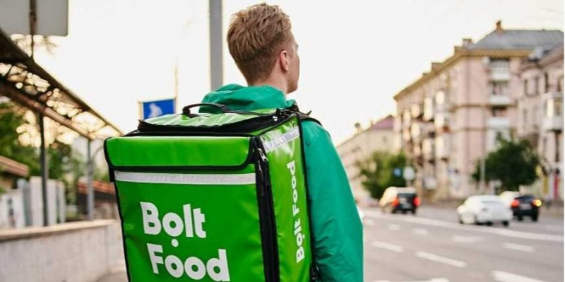 Привезуть навіть у лютий мороз. У Bolt Food придумали, як зігріти кур'єрів і дати заробити клієнтам