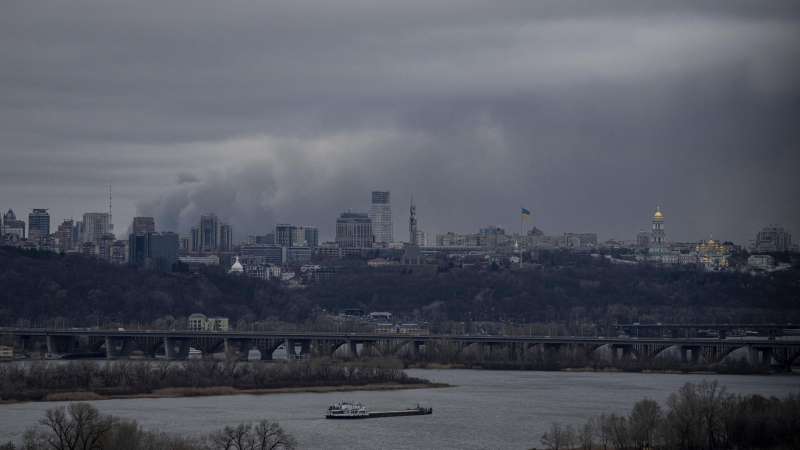 Украинские СМИ сообщили о серии взрывов в Киеве